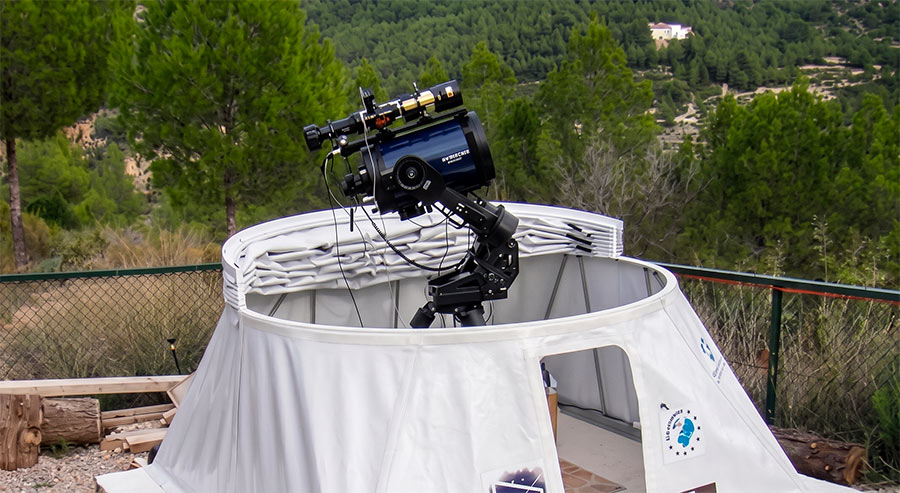 Telescopio astronomy igloo